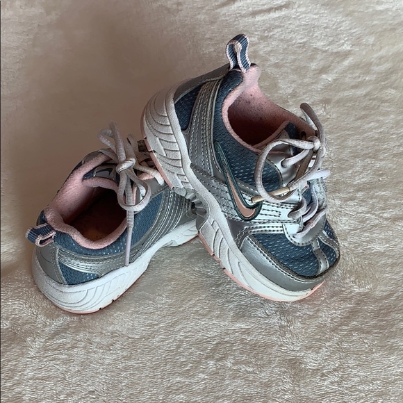 toddler nike tennis shoes